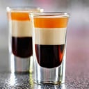 Foto de CHUPITO DE B-52  / BAILEYS, LICOR DE CAFÉ / GRAND MARNIER