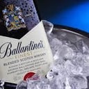 Foto de BOTELLA DE BALLENTINES & BOTTLE OF BALLENTINES 