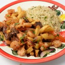 Foto de Saltado pollo, res y camarón