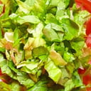 Foto de Bandeja de ensalada de lechuga y tomate