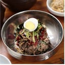 Foto de 비빔 막국수 Bibim-Makguksoo