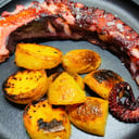 Foto de Pulpo ahumado con madera de olivo