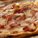 Foto de Promo Clasica: 1 pizza de mozzarella + 1 pizza de jamón y morrones