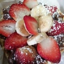 Foto de waffles con Nuetella y frutas