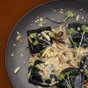Foto de Raviolis en masa negra