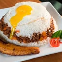 Foto de Arroz Tapado con Ensalada fresca y Bebida