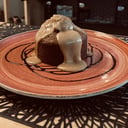 Foto de Torta de Banano caliente acompañada con salsa de dulce de leche