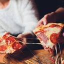 Foto de Pizza familiar + 4 coronas + 4 empanaditas