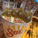 Foto de Balde de 6 cervezas Sol
