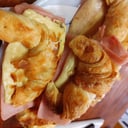 Foto de Medialunas c/jamón y queso