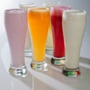 Foto de jugos naturales en agua