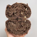 Foto de Pan de Masa Madre de Chocolate al 70% y Avellanas