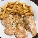 Foto de PECHUGA GRILLADA + PAPAS FRITAS