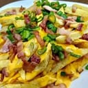 Foto de PAPAS FRITAS CON CHEDDAR Y PANCETA
