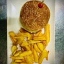 Foto de Hamburguesa de pollo o ternera con patatas