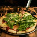 Foto de PIZZA JAMON CRUDO Y RUCULA