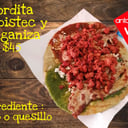 Foto de Gordita con bistec y longaniza 