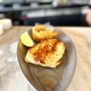 Foto de Pesca del Día Chernia con arvejas salteadas con verdeo