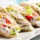 Foto de WRAP DE POLLO CON QUESO LECHUGA TOMATE SERVIDO CON PAPAS EN HOJUELAS / CHICKEN WRAP WITH CHEESE LETTUCE TOMATO