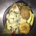 Foto de tilapia gratinada con camarones