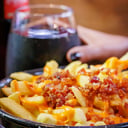 Foto de PAPAS FRITA CON CHEDDAR Y BACON