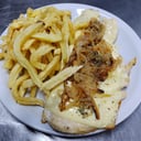 Foto de Pechuga fugazzeta + bebida + guarnicion + postre o cafe