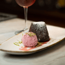 Foto de Volcán de Chocolate con Helado de Frutos Rojos / Chocolate Lava Cake with Berries Ice Cream