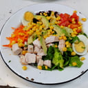 Foto de Ensalada completa con palta + bebida + postre o cafe