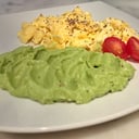 Foto de Palta y huevo revuelto/ avocado and scrambled egg