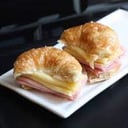 Foto de Medialuna con jamon y queso