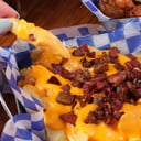 Foto de Papas Fritas c/ Cheddar y Panceta