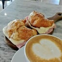Foto de COMBO 3: Café con leche + 1 medialuna con jamón y queso
