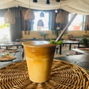 Foto de CAFE GRIEGO tipico de las islas griegas, pedir con leche regular o con base agua, con azucar o sin azucar
