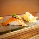 Foto de Nigiri Salmón Trufa Negi