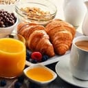 Foto de Cafe o infusión, bollería y zumo