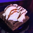 Foto de brownie(helado americana-chocolate- dulce de leche)