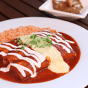 Foto de Enchiladas de Pollo o Res(en salsa roja/verde o mole)/Chicken or Beef enchiladas (red/green or mole sauce)