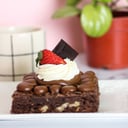 Foto de BROWNIE CON CREMA Y FRUTOS ROJOS