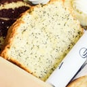 Foto de BUDÍN LIMÓN Y AMAPOLA (PORCIÓN)