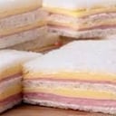 Foto de Sandwich de miga de jamón y queso