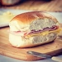 Foto de Pebete tradicional de jamón y queso