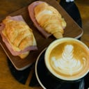 Foto de Infusión + 2 Medialunas de Jamón y Queso