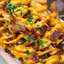 Foto de PAPAS FRITAS C/ CHEDAR / BACON / VERDEO