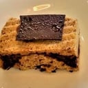Foto de Porción budín de chocolate amargo, cremoso de cacao y lonja de chocolate (sin gluten) (sin azúcar) (keto) (sin leche agregada)