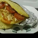 Foto de Arepa con pollo y chorizo
