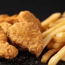 Foto de NUGGETS  DE POLLO CON PAPAS FRITAS