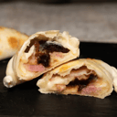 Foto de Empanada panceta, ciruela y queso