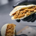 Foto de Sandwich de bondiola a la cerveza con papas al horno