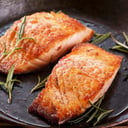 Foto de Salmon a lo pobre ( papas fritas , cebolla y dos huevos )