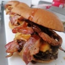 Foto de Western Cheeseburger con Papas
